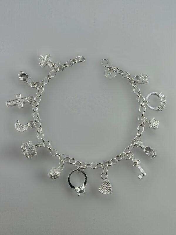 Pulsera con dijes mixtos esencia moderna